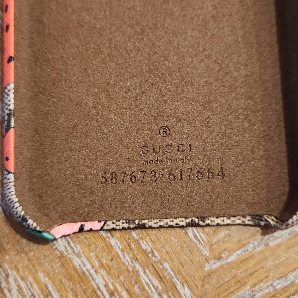 New Gucci IPhone X/XS Strawberry GG Case